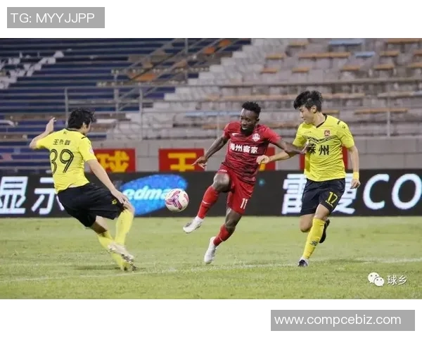 梅州客家与苏州东吴的激烈对决展现足球魅力与团队精神的巅峰之战